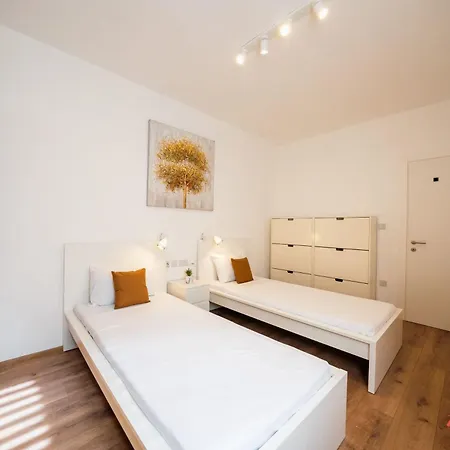 Serene 3-bedroom Escape In The Countryside شقة