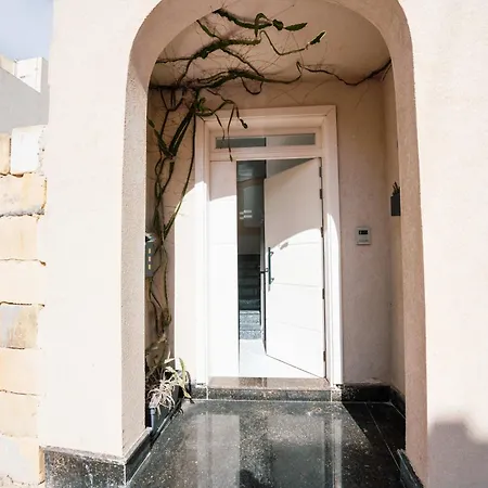 Serene 3-bedroom Escape In The Countryside L-Imgarr