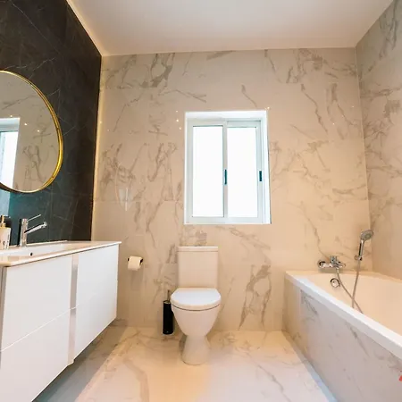 Serene 3-bedroom Escape In The Countryside شقة *